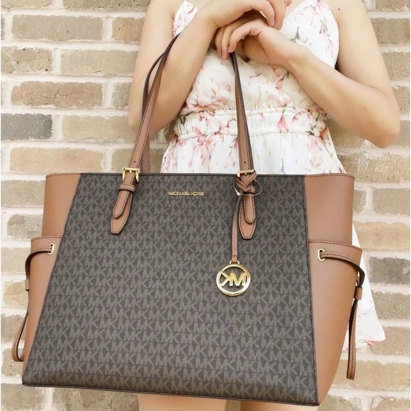 Michael Kors Gilly Large Jet Set Travel Drawstring Tote Brown MK Signature - Picture 4 of 6